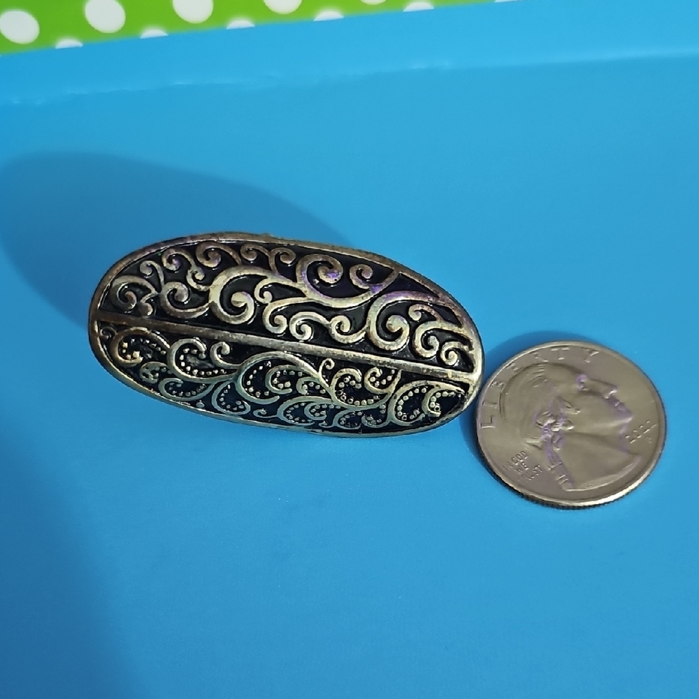 Elegant Gold Filigree Women's Ring